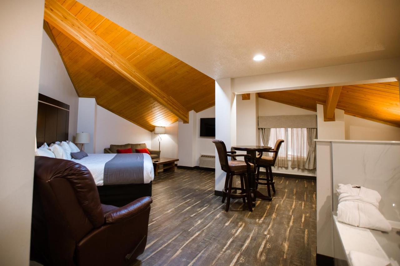 Executive Suite at Ten Pin Inn & Suites