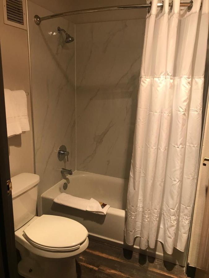 Traditional Double Room at Ten Pin Inn & Suites