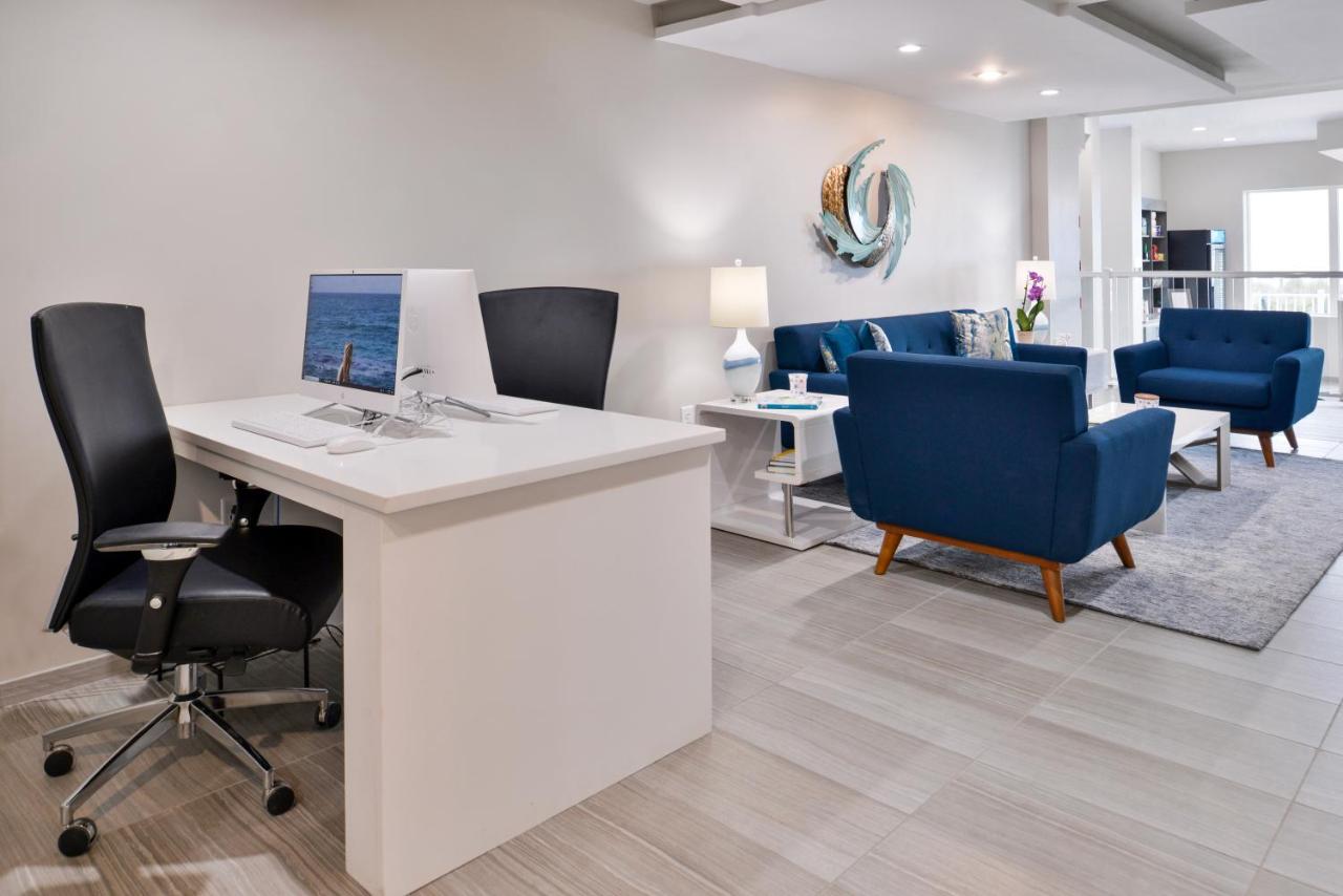 | Cabana Shores Hotel