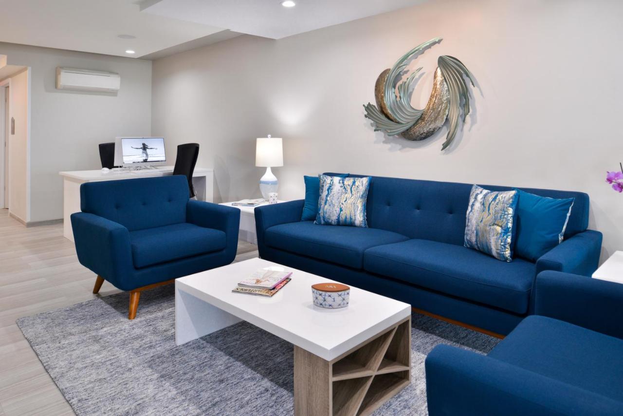 | Cabana Shores Hotel