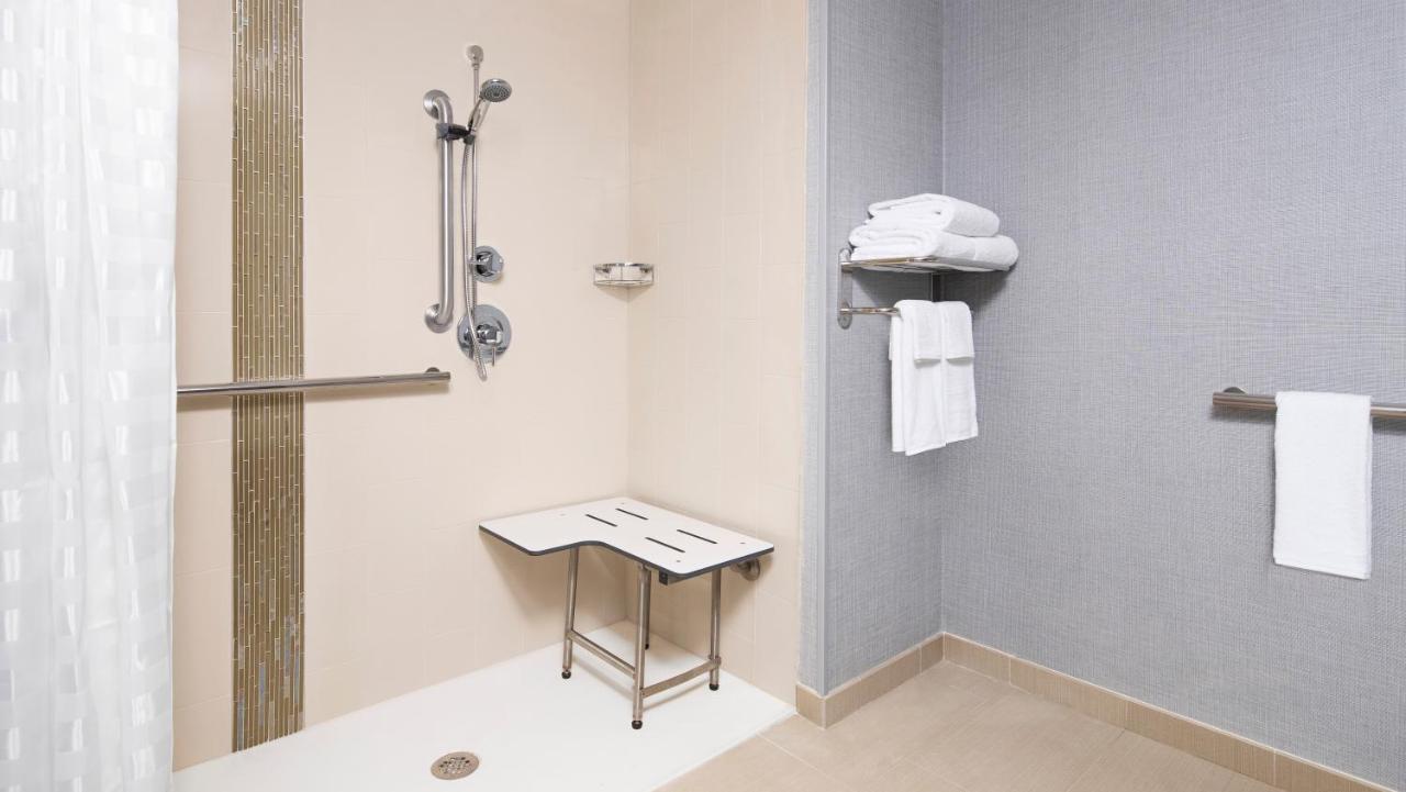 King Room with Roll-In Shower - Disability Access at Hyatt Place Jacksonville / St. Johns Town Center