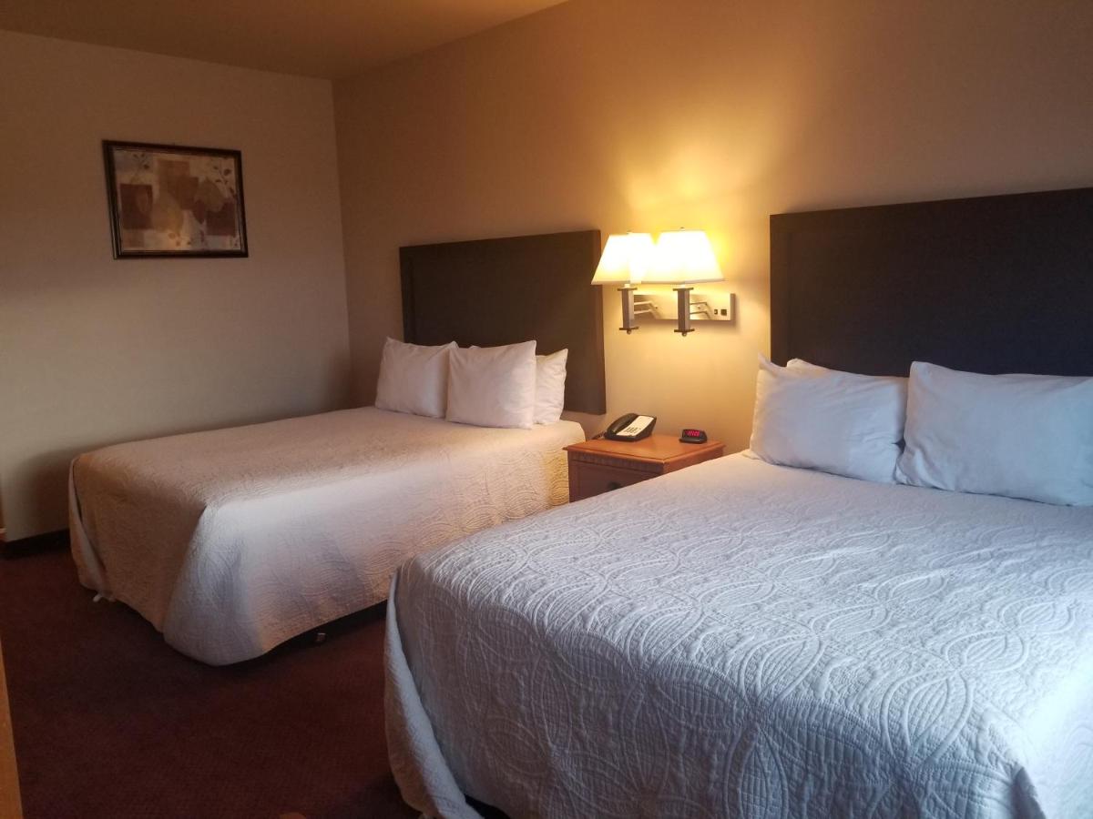 Standard Queen Room with Two Queen Beds at Grand View Inn & Suites