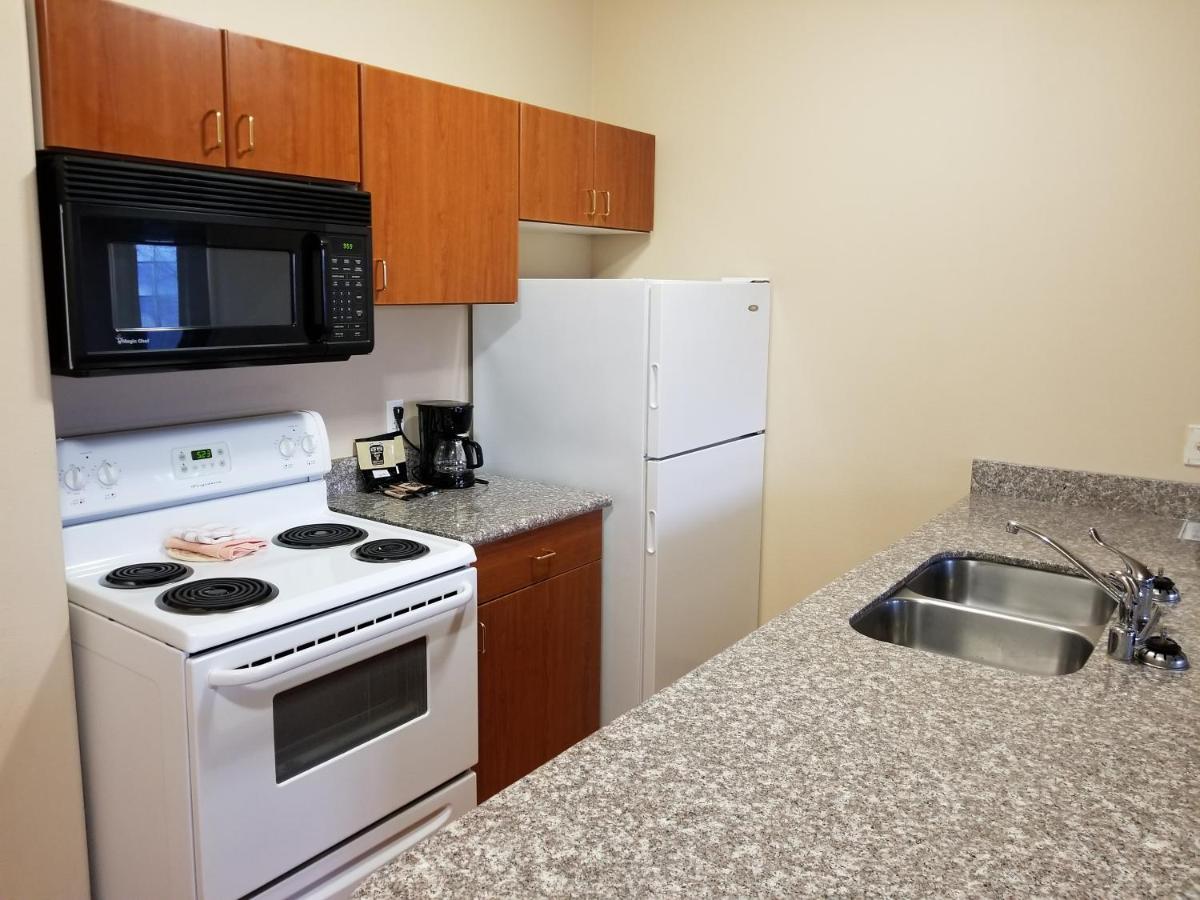 Queen Suite at Grand View Inn & Suites