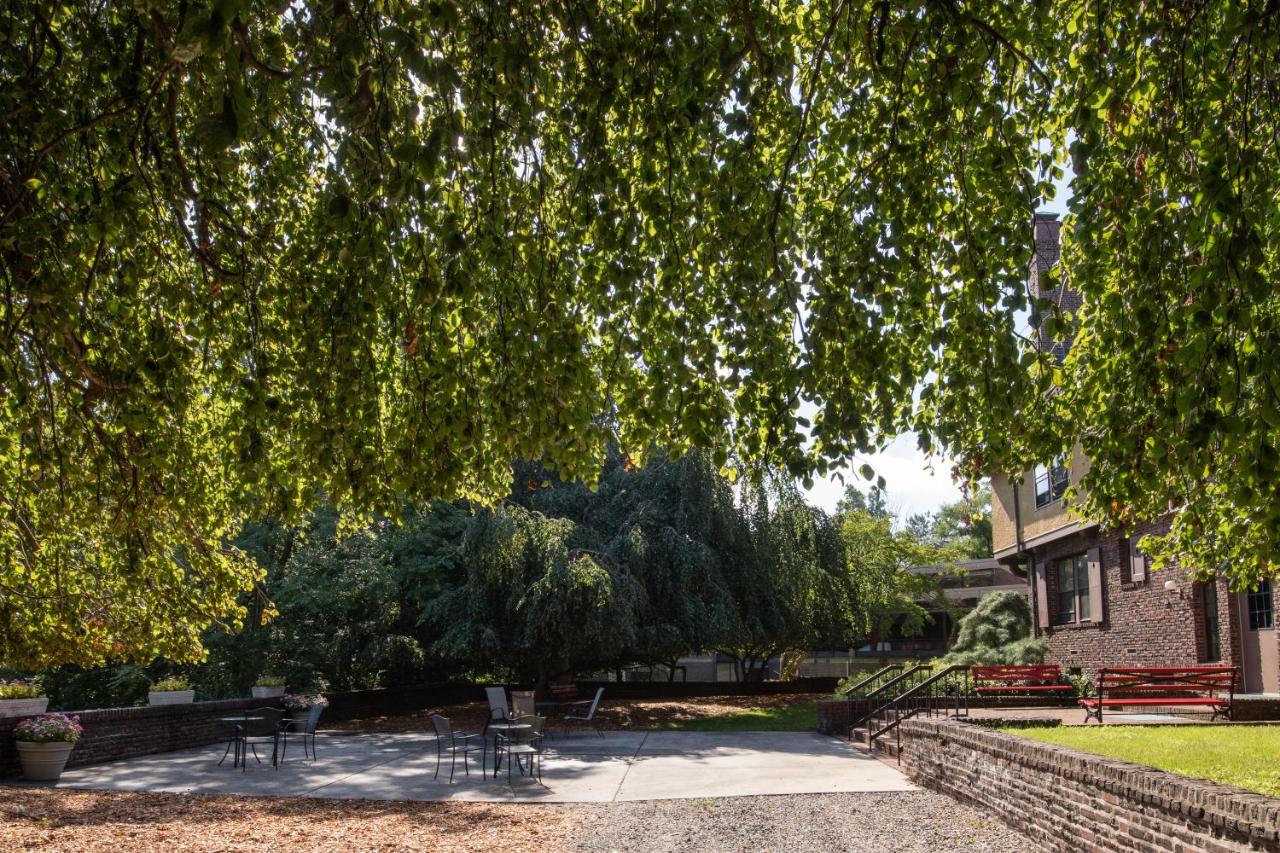 | Rutgers University Inn and Conference Center