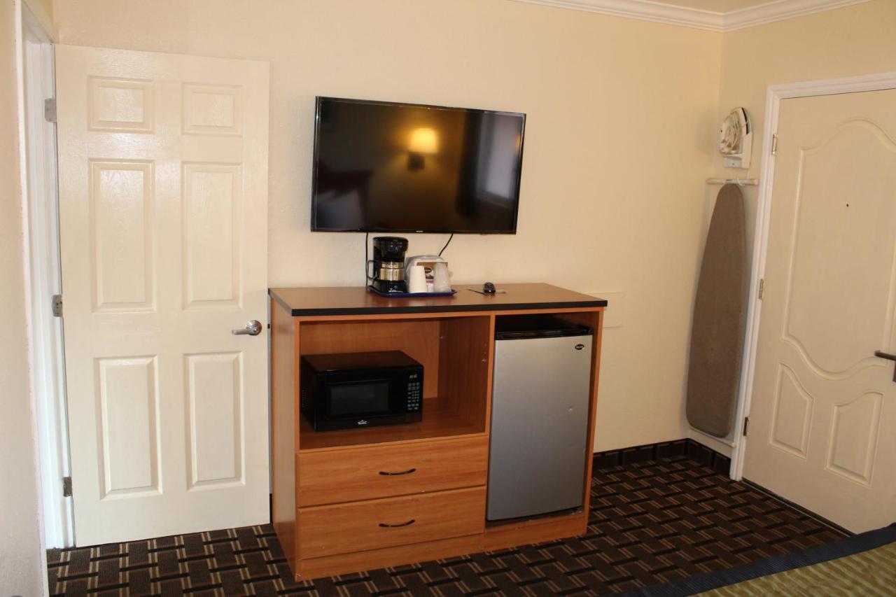 | Riverside Inn & Suites Santa Cruz