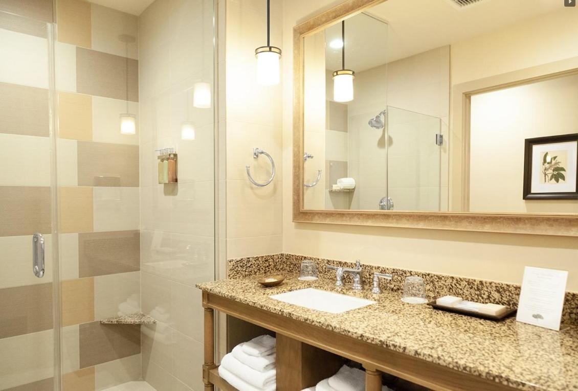 Deluxe King Room at Ponte Vineyard Inn
