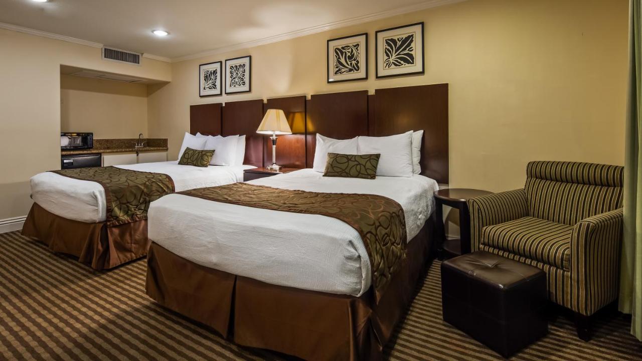 Queen Room with Two Queen Beds and Wet Bar - Non-Smoking at Best Western Plus Dana Point Inn-by-the-sea