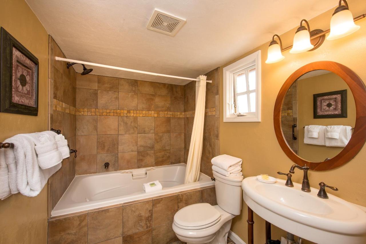 | Sunset Inn Pacific Grove