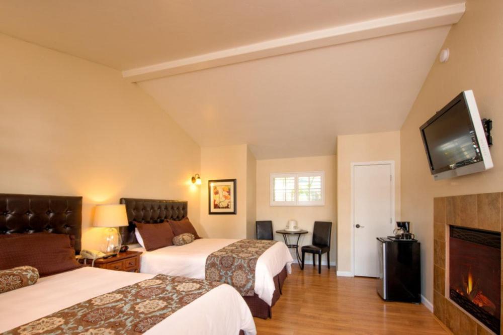 | Sunset Inn Pacific Grove