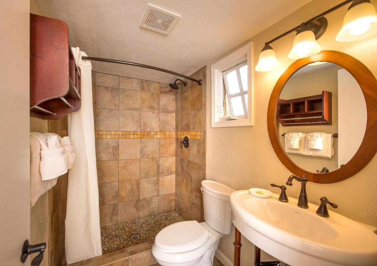 | Sunset Inn Pacific Grove