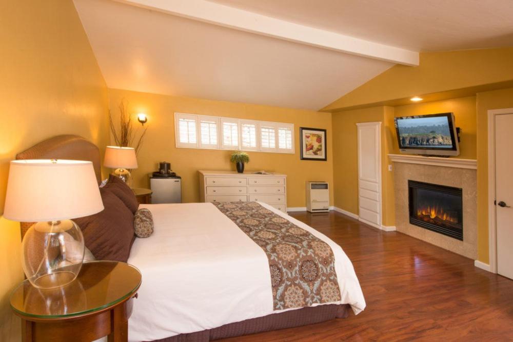 | Sunset Inn Pacific Grove