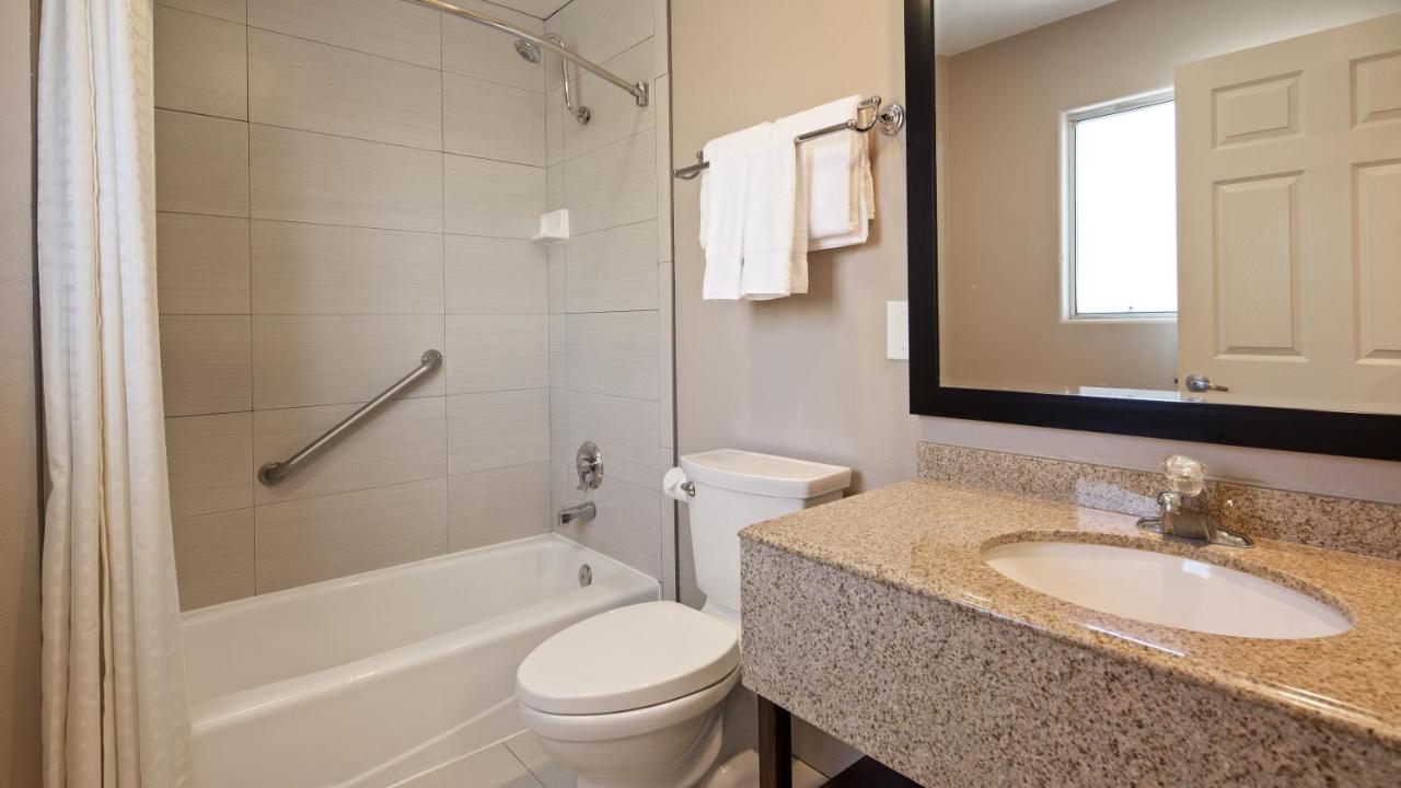 King Suite with Spa Bath - Non-Smoking at Best Western Oxnard Inn