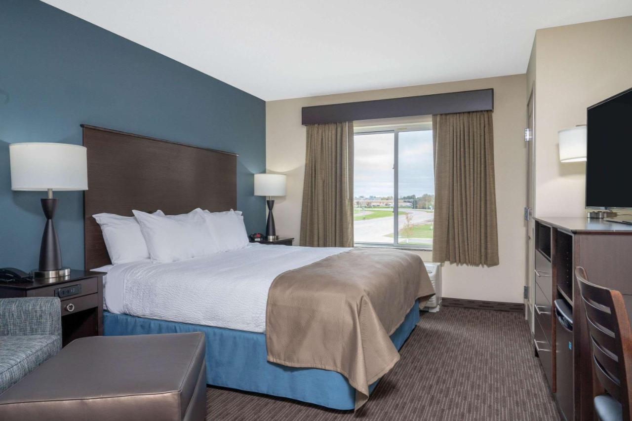 King Room - Mobility Access/Non-Smoking at AmericInn by Wyndham Windom
