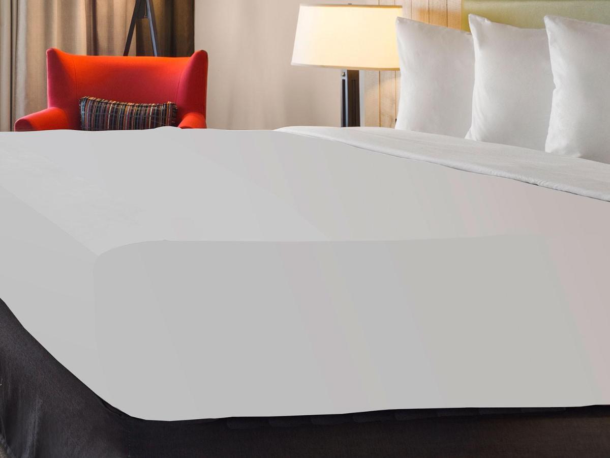 | Country Inn & Suites by Radisson, Germantown, WI