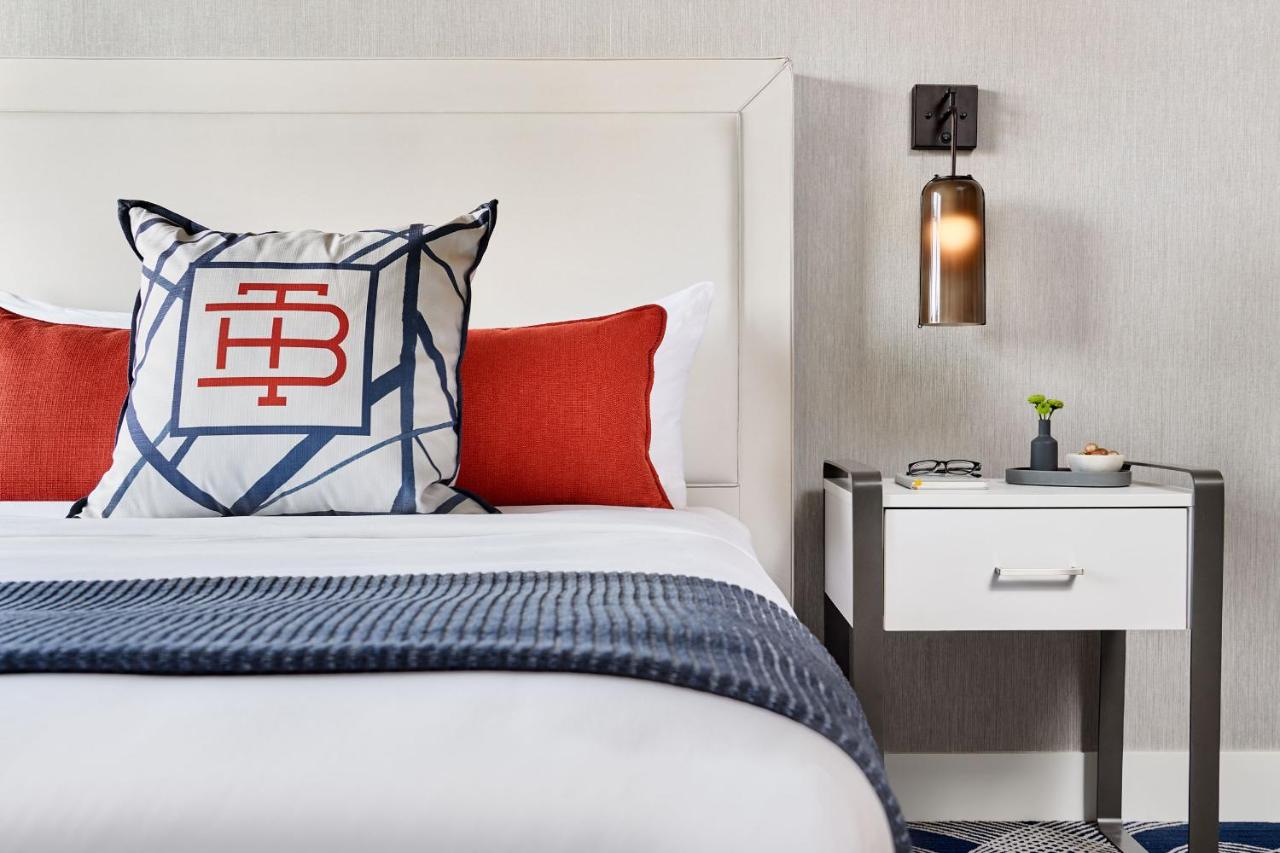 Deluxe Junior Suite at The Bristol Hotel