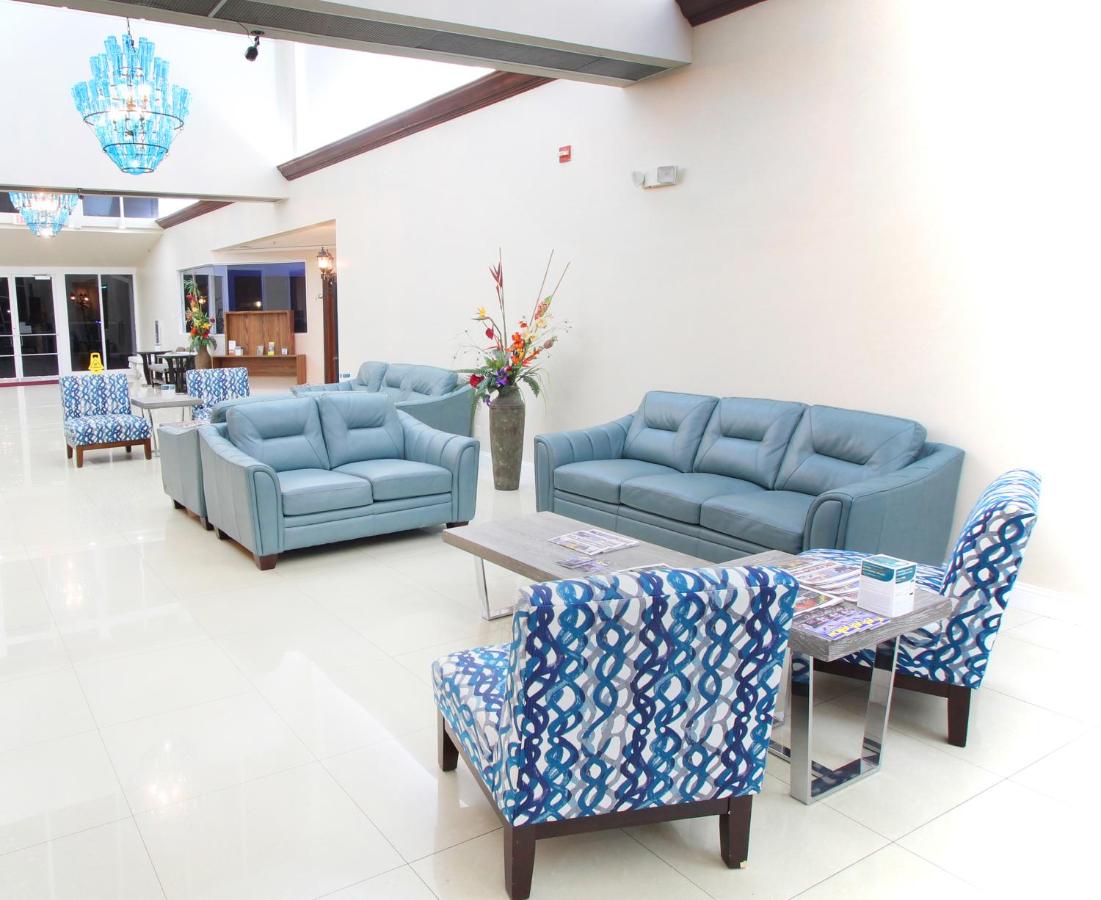 Econo Lodge Inn & Suites Fort Lauderdale North
