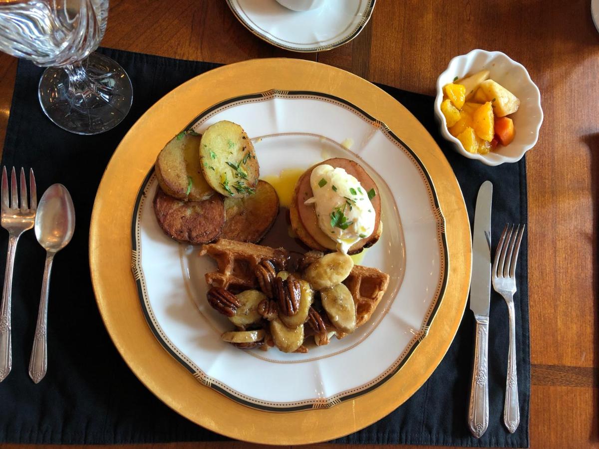 | Avenue O Bed and Breakfast