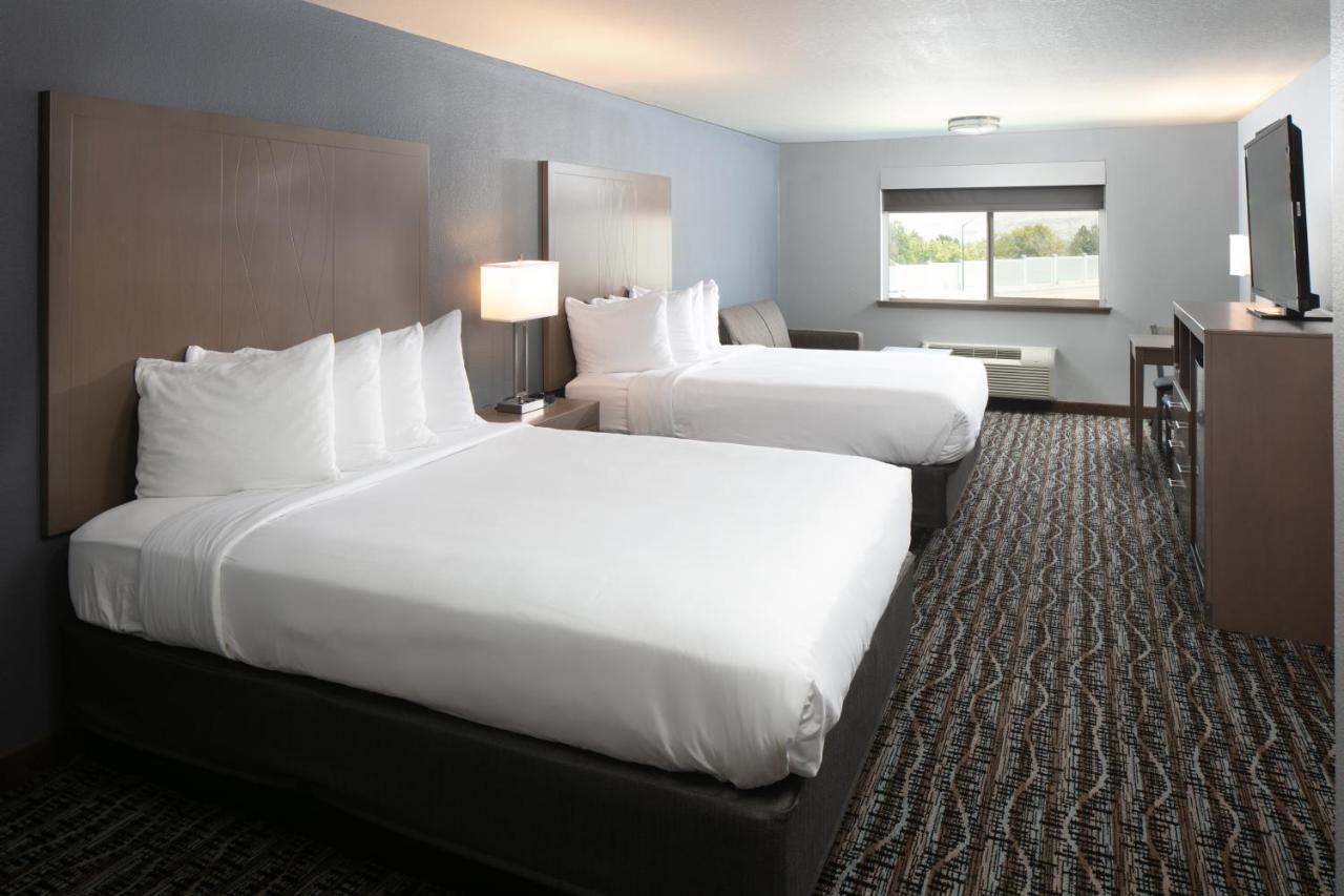 Queen Room with Two Queen Beds at Hotel 28 Boise Airport, an Ascend Collection Hotel