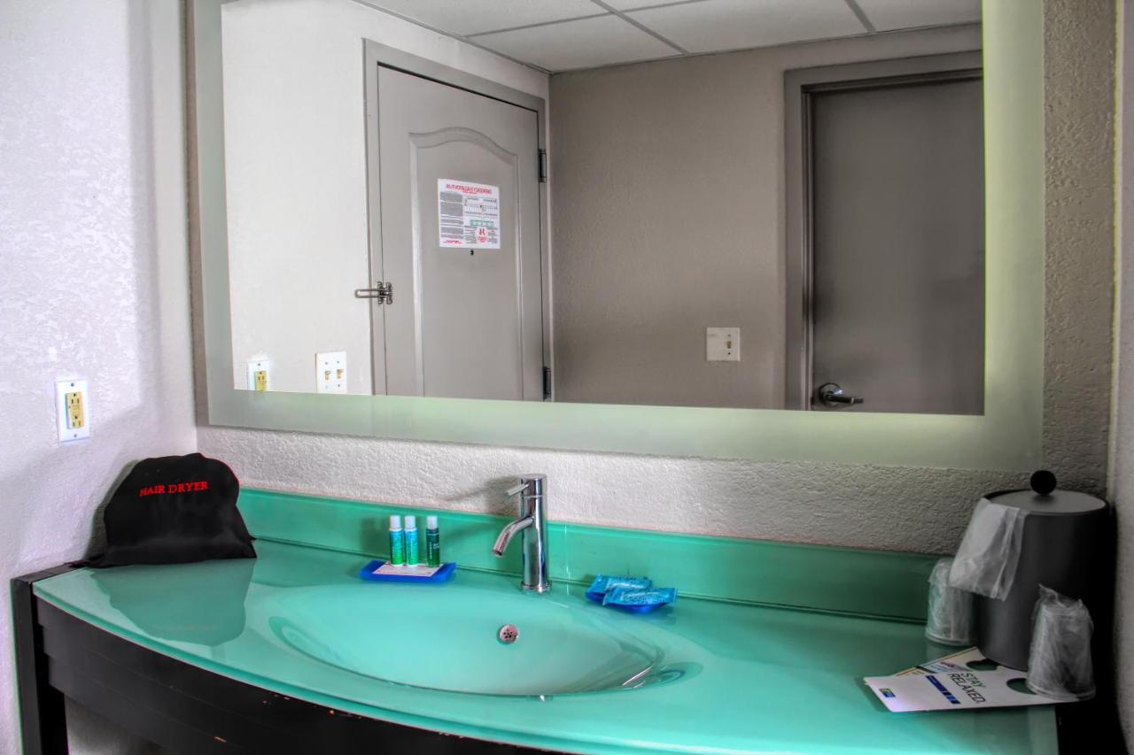 Double Room with Two Double Beds - Hearing Accessible/Non-Smoking at Holiday Inn Express Rochester - Greece by IHG