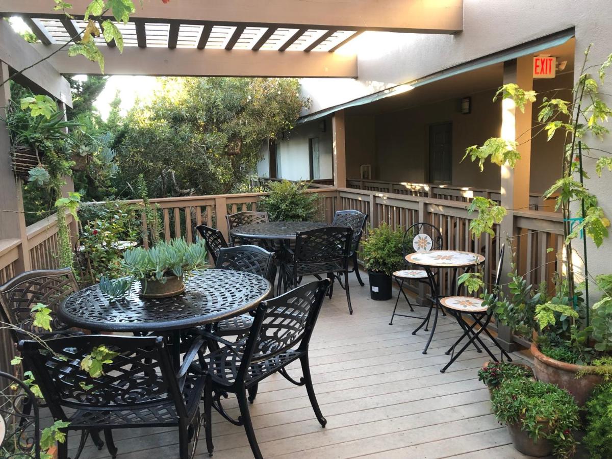 | Little Sur Inn