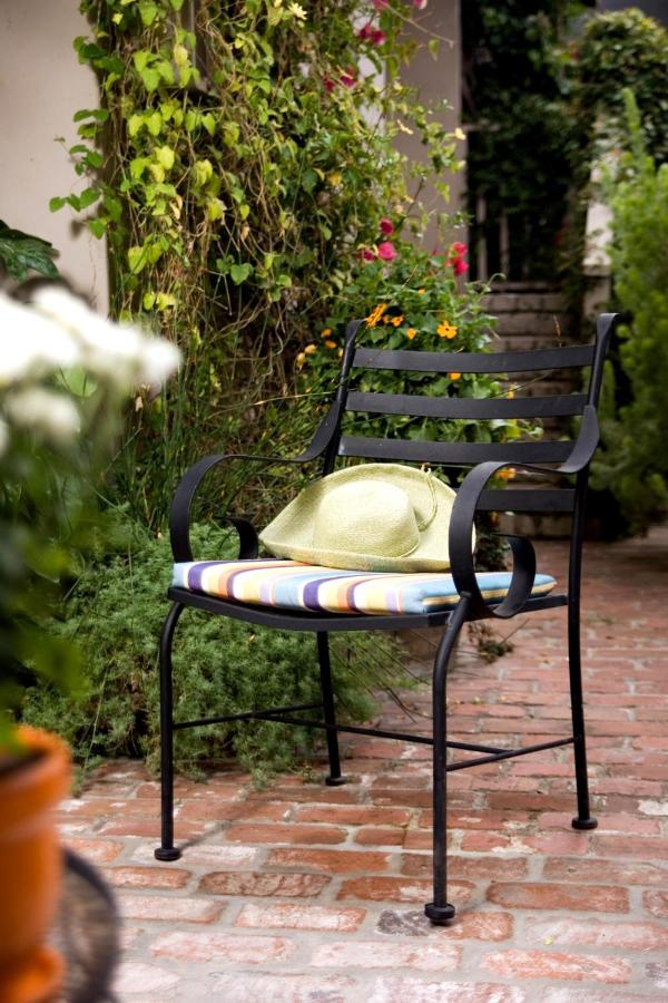 | Carmel Country Inn