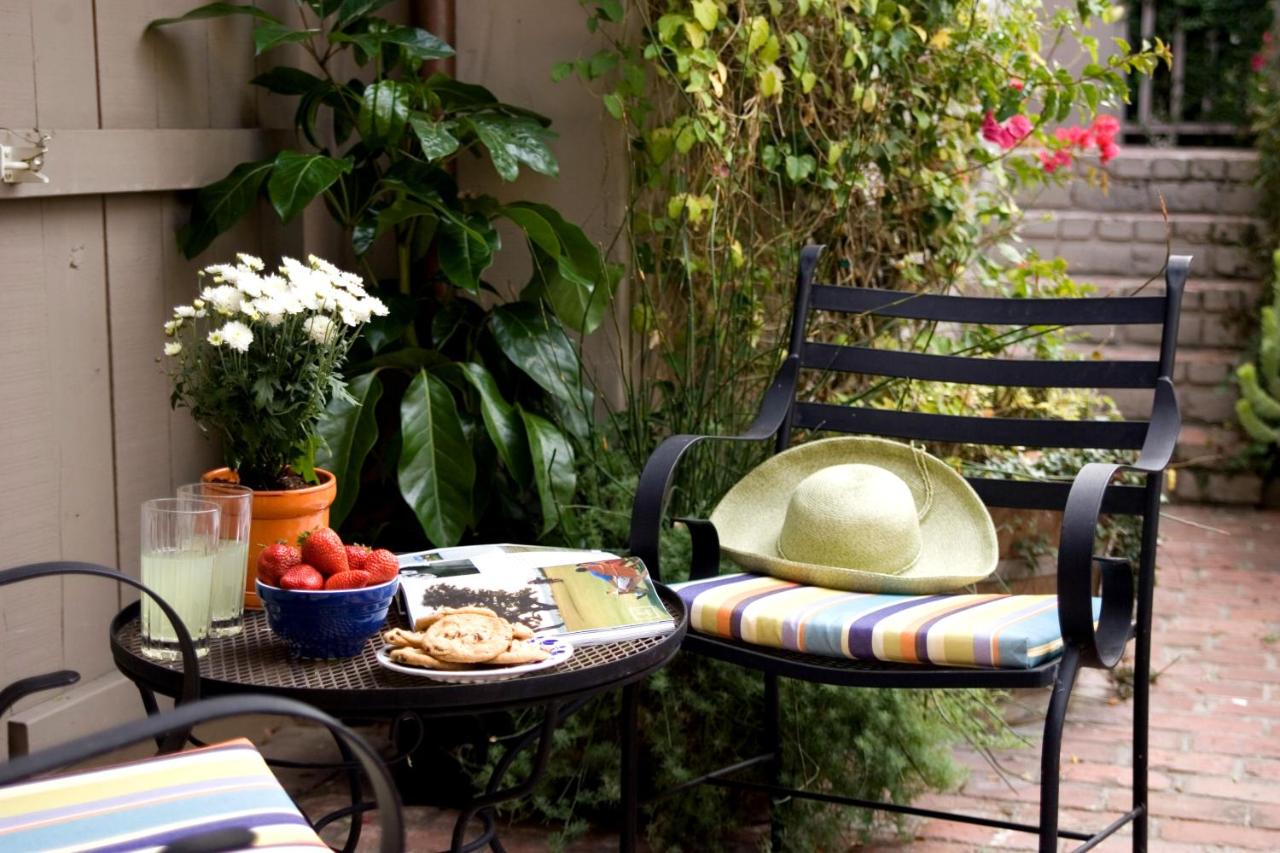 | Carmel Country Inn