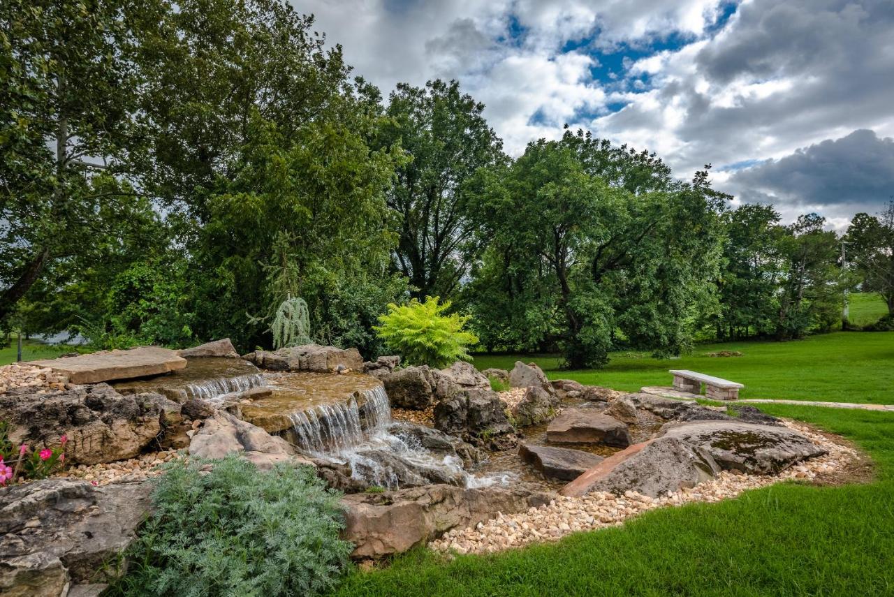 | Fairway Inn