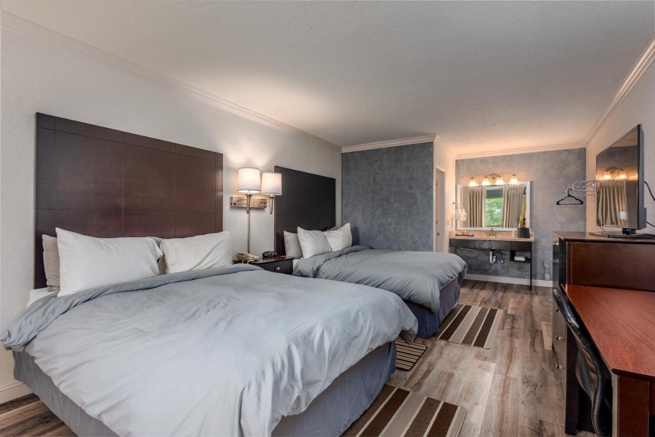 | Fairway Inn