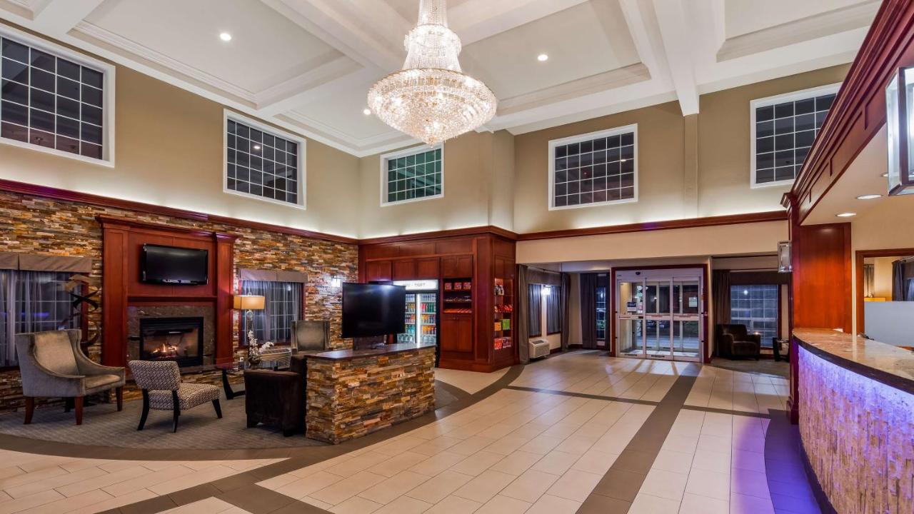 | Best Western Plus Vancouver Mall Dr. Hotel & Suites
