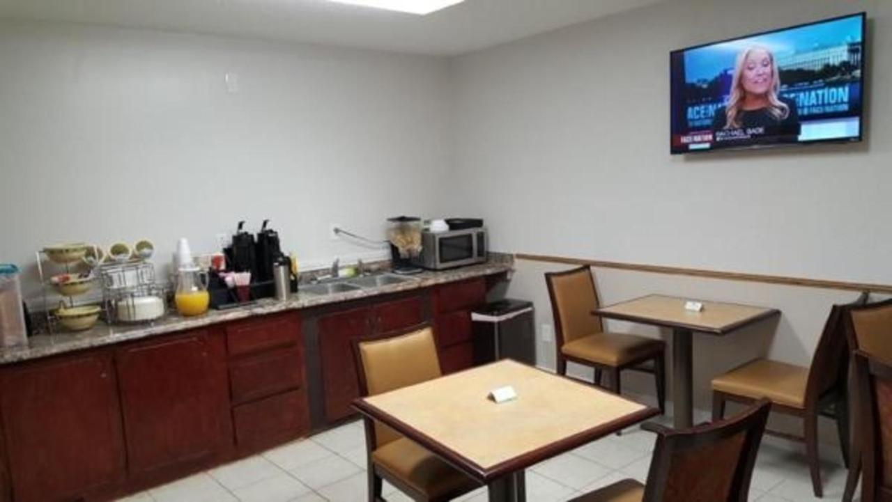 | Loyalty Inn Hawkinsville