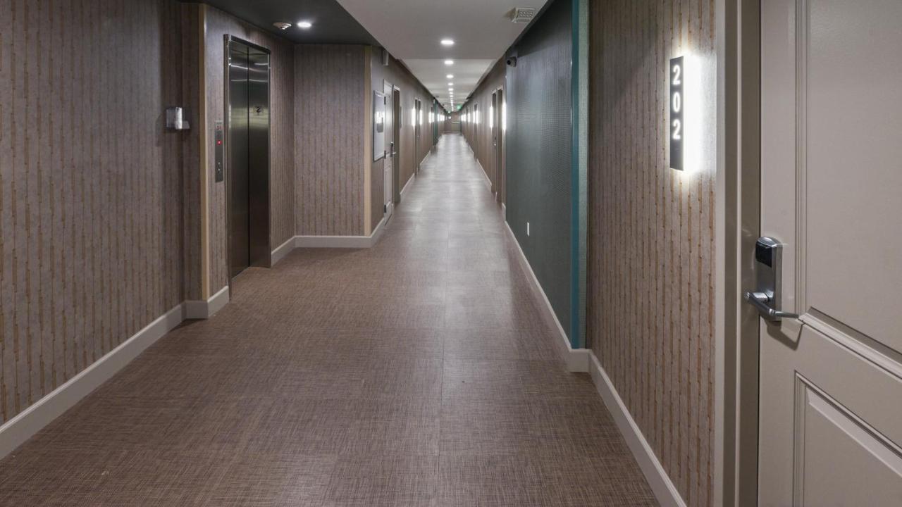  | Hollywood Inn Suites Hotel