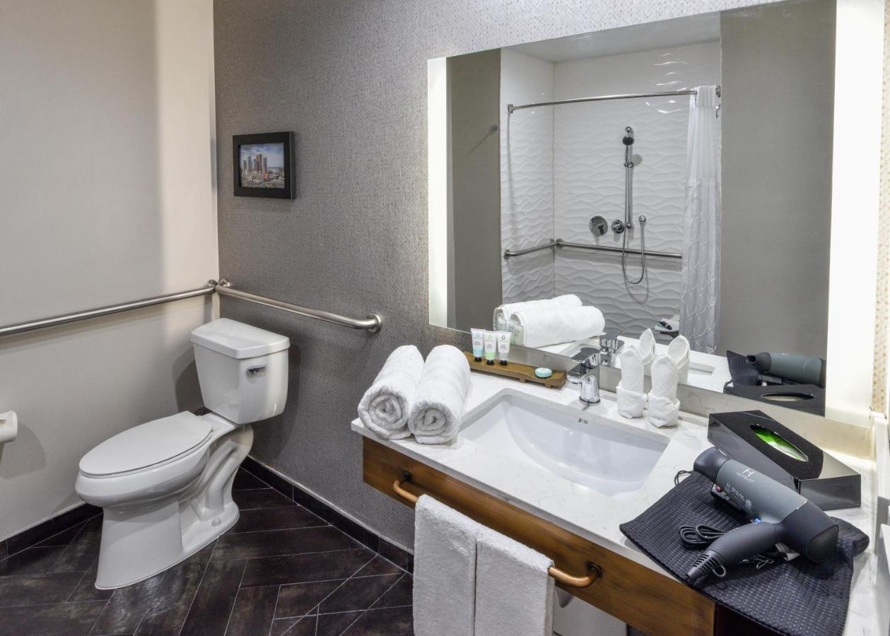  | Hollywood Inn Suites Hotel