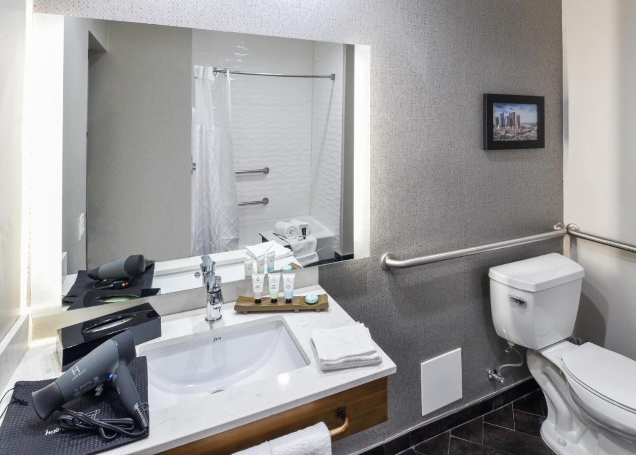  | Hollywood Inn Suites Hotel