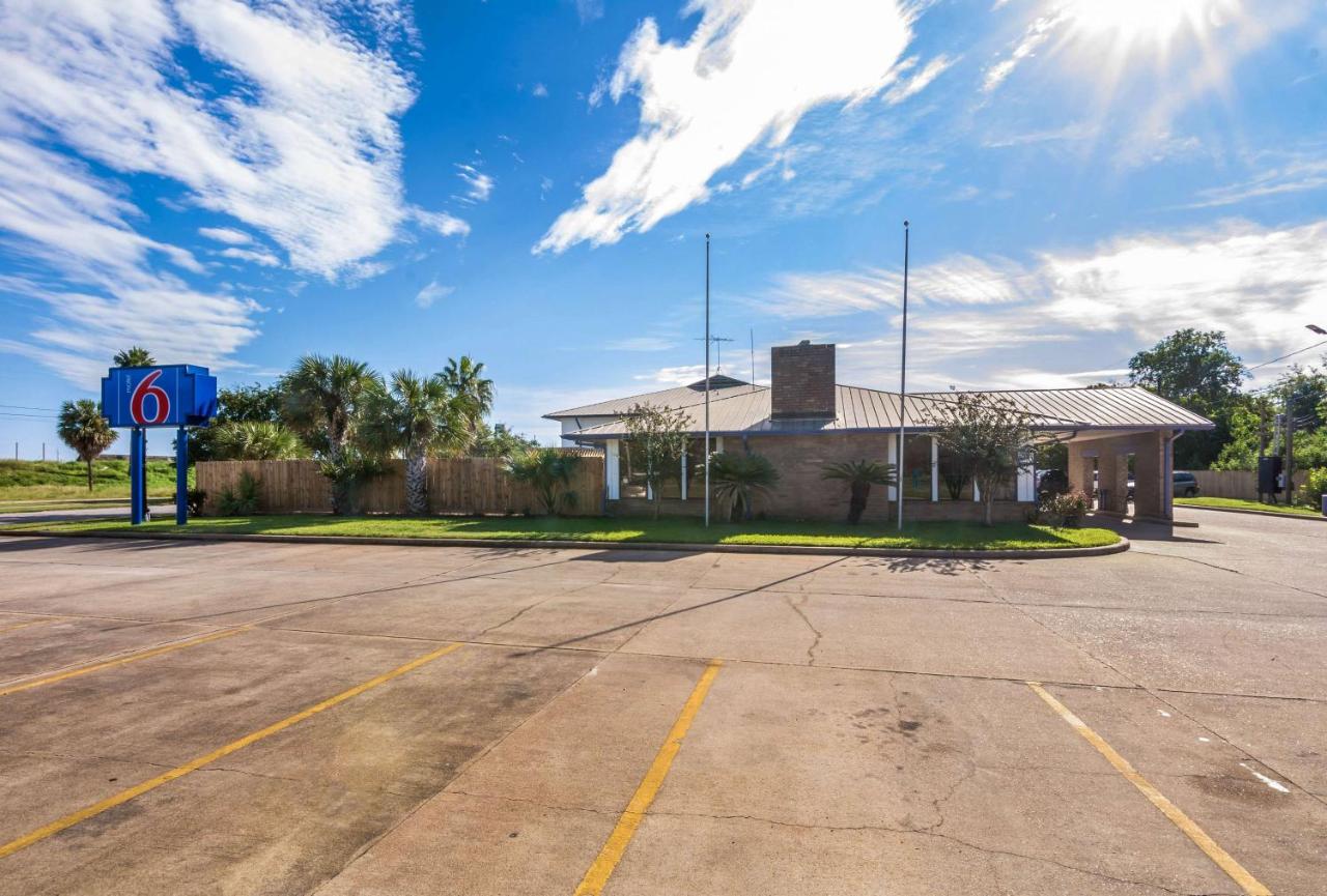 | Motel 6-Freeport, TX