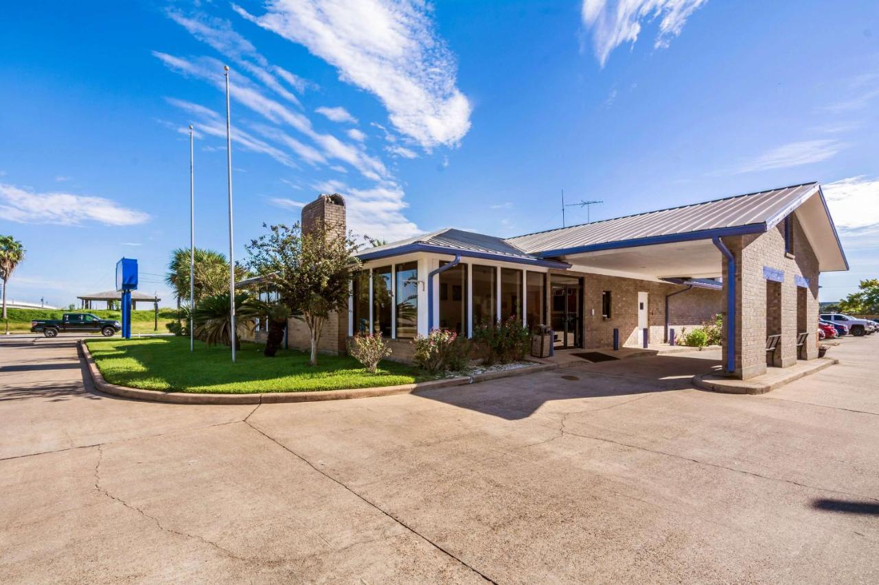 | Motel 6-Freeport, TX