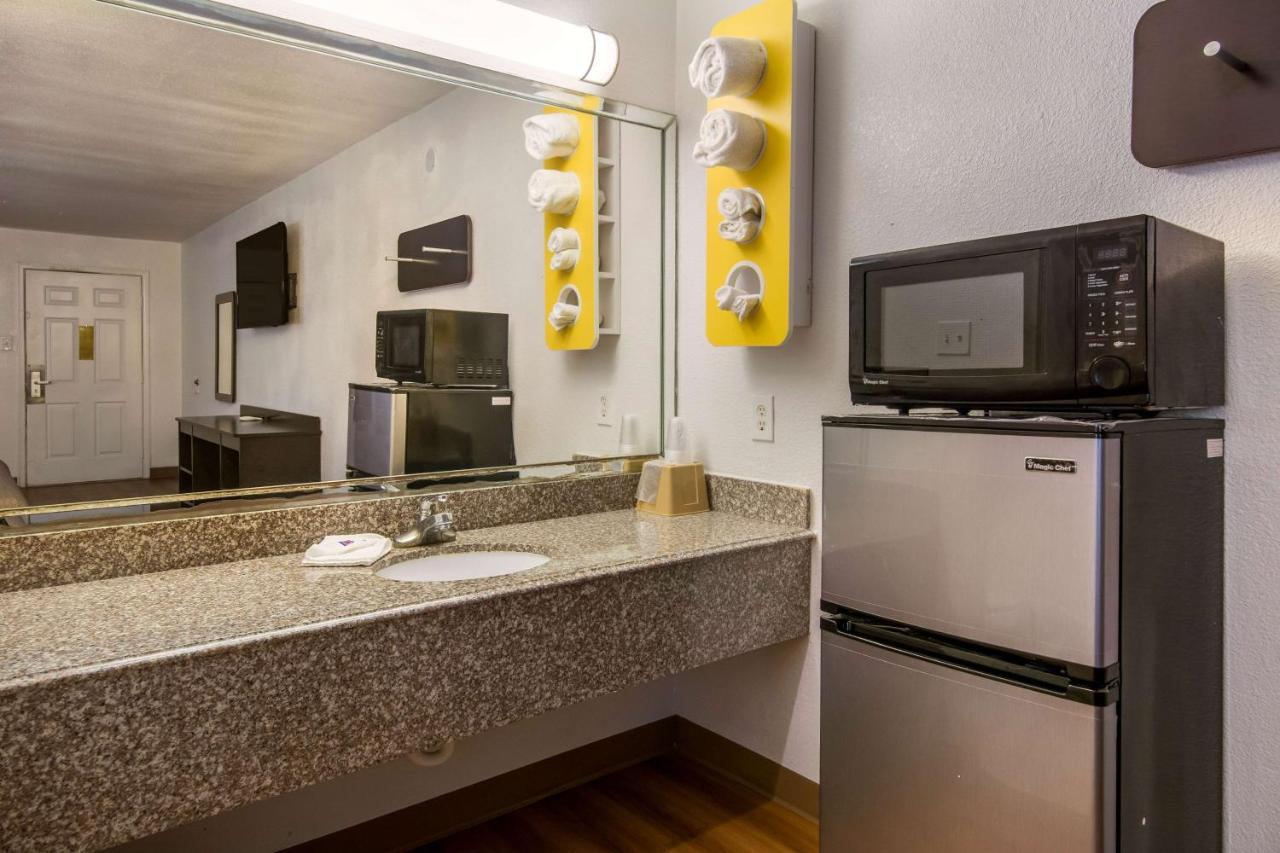 | Motel 6-Freeport, TX
