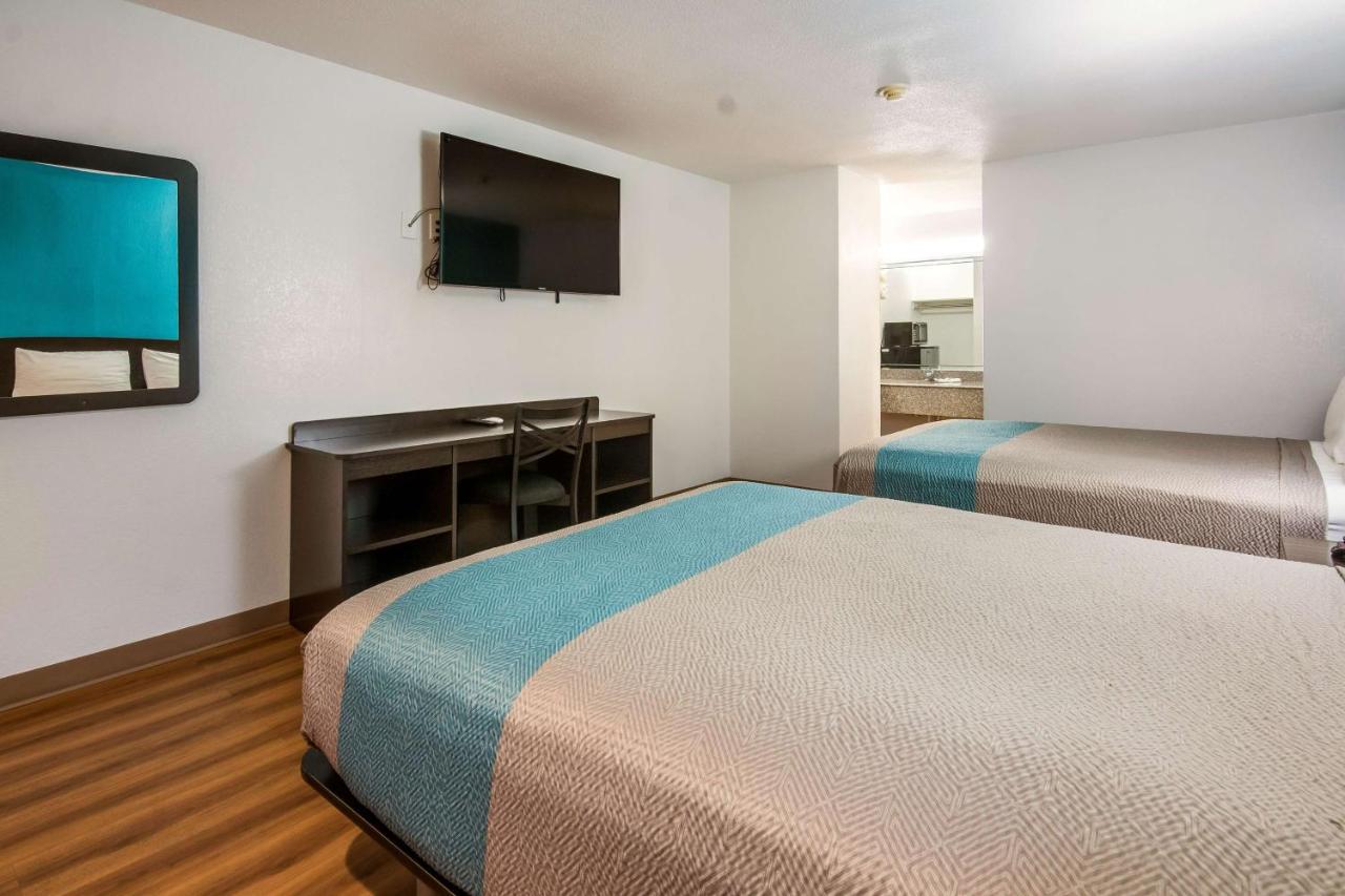 | Motel 6-Freeport, TX