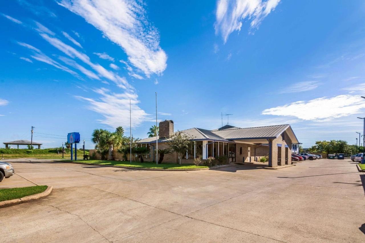 | Motel 6-Freeport, TX
