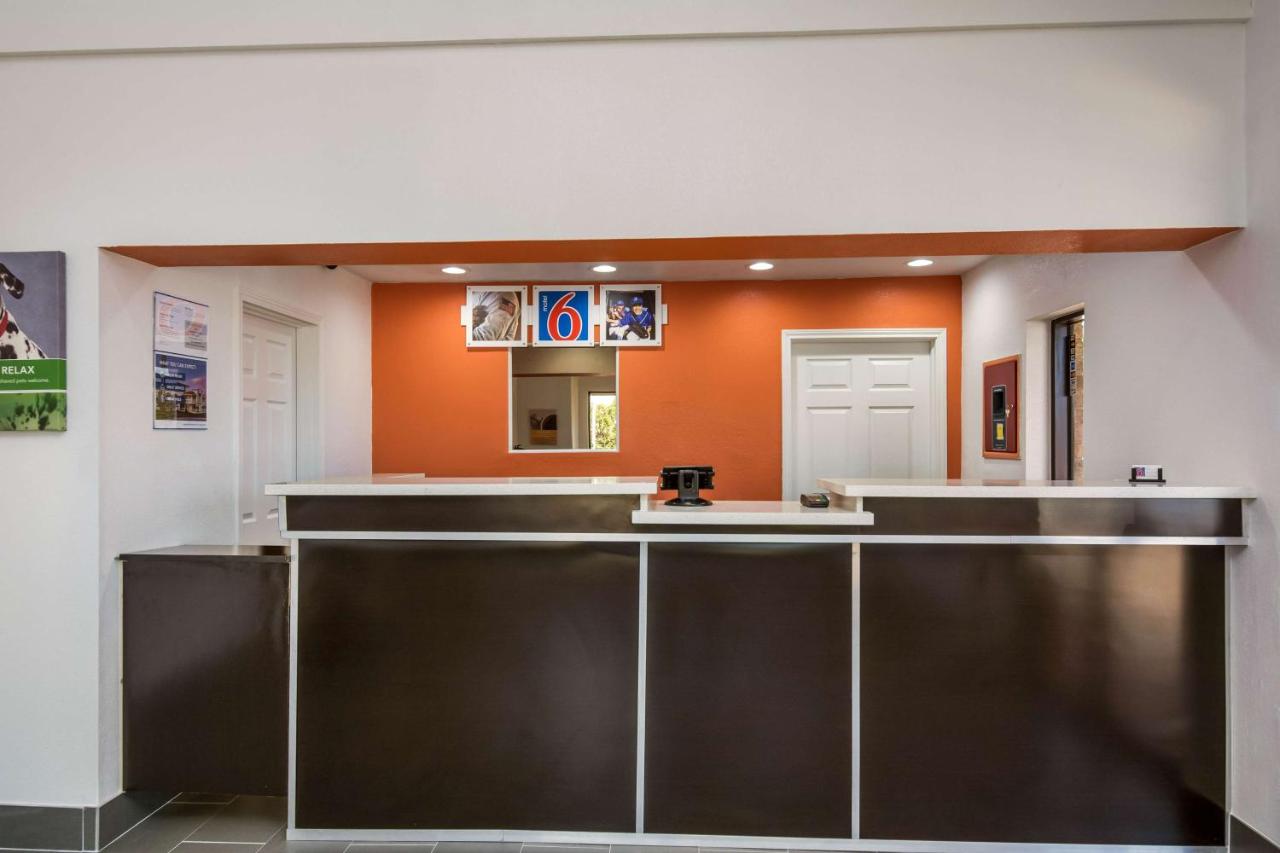 | Motel 6-Freeport, TX