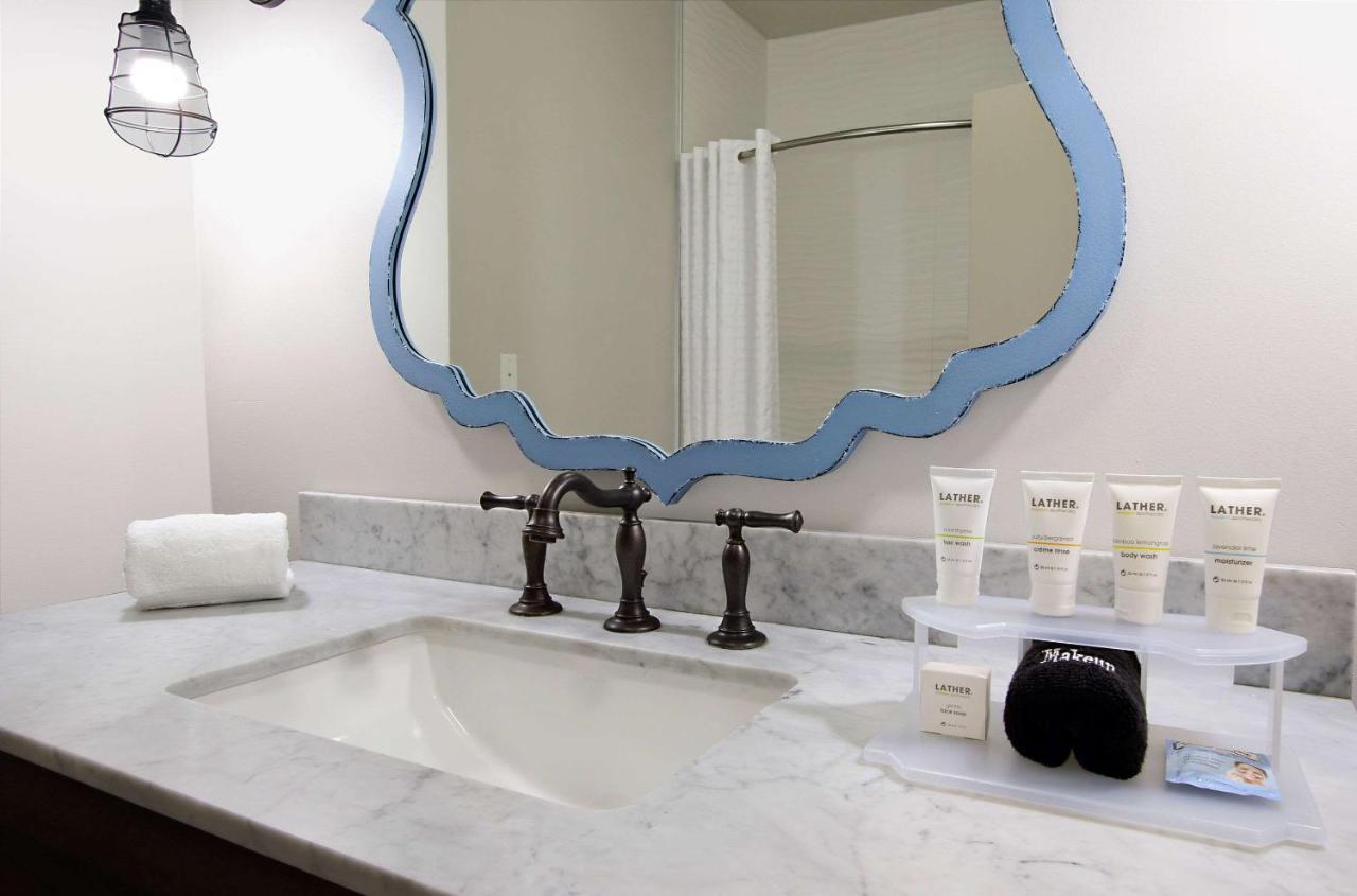 King Room - Accessible/Non-Smoking at Hotel Ylem