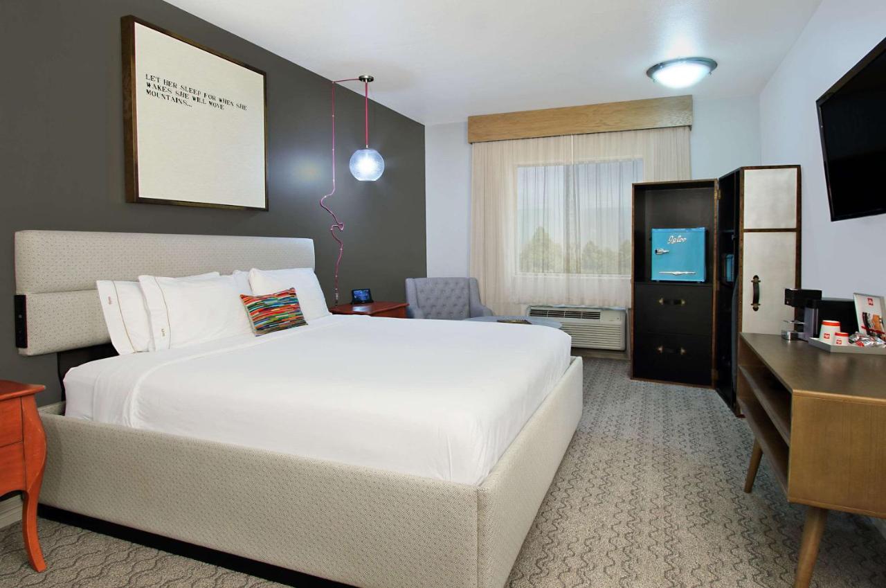 King Room - Accessible/Non-Smoking at Hotel Ylem