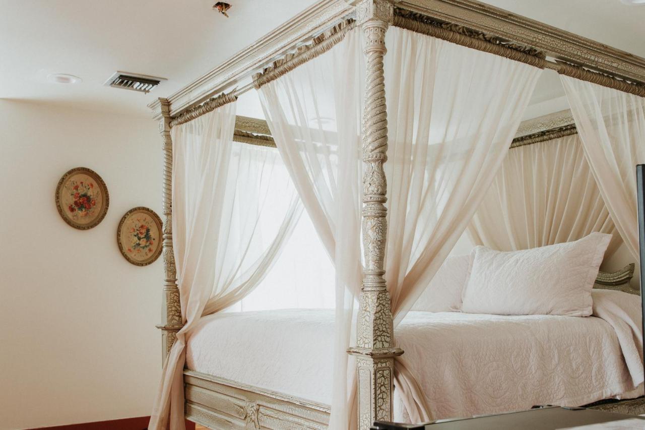 | Maison Mouton Bed & Breakfast