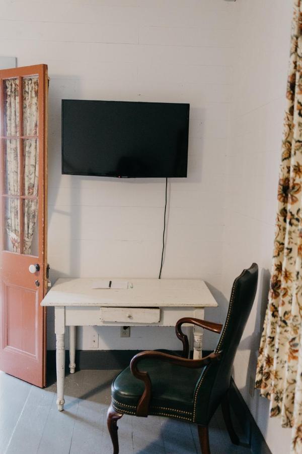 | Maison Mouton Bed & Breakfast
