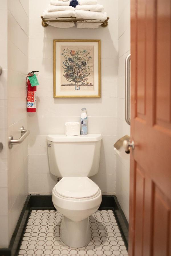 | Maison Mouton Bed & Breakfast