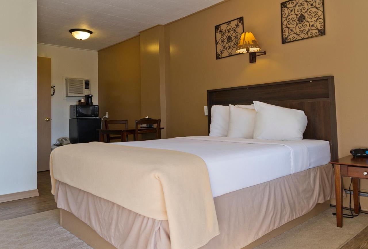 | Sunset Lodge Escanaba