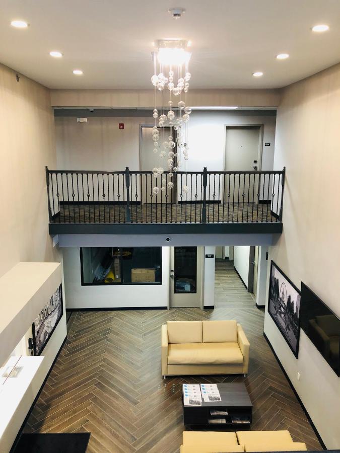 | Super 8 by Wyndham St. Louis North