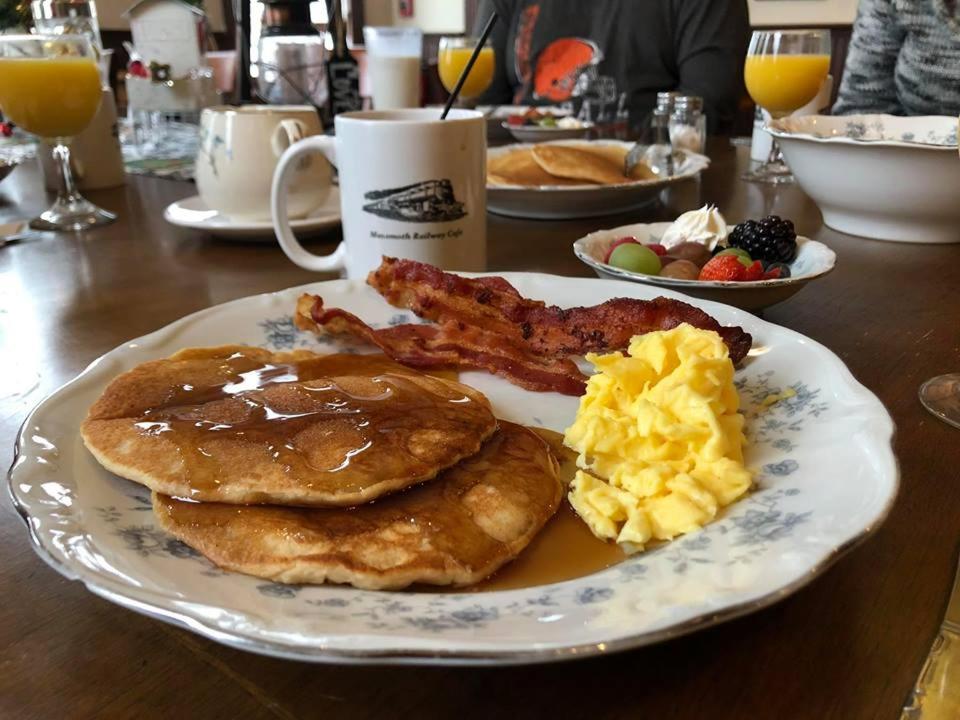 | Grand Victorian Inn