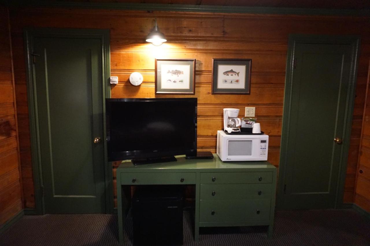 | Shaver Lake Village Hotel