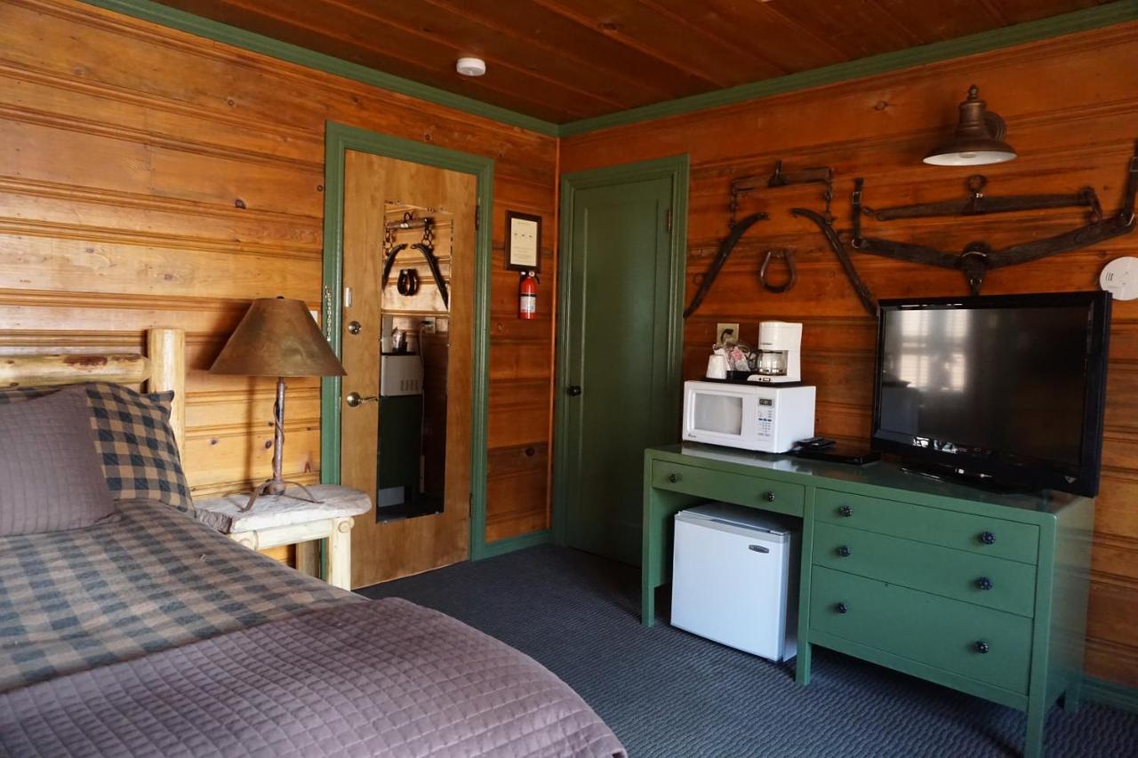 | Shaver Lake Village Hotel