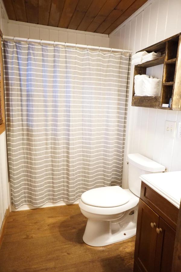 | Shaver Lake Village Hotel